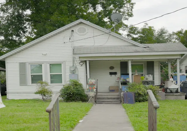 Photo 2 of Sale Pending at 1111 Vine St, Waco, TX 76704 | MLS# 21367303 | Listing updated on 2026-08-29