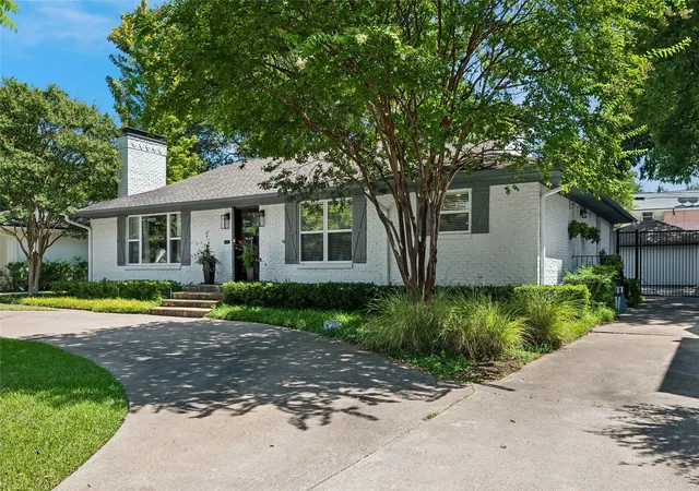 Photo 2 of Single family home for sale at 6236 Del Norte Ln, Dallas, TX 75225 | MLS# 21367320 | Listing updated on 2026-08-29