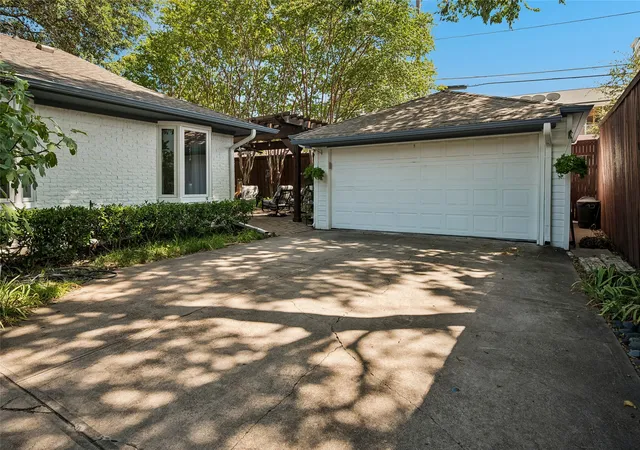 Photo 3 of Single family home for sale at 6236 Del Norte Ln, Dallas, TX 75225 | MLS# 21367320 | Listing updated on 2026-09-20