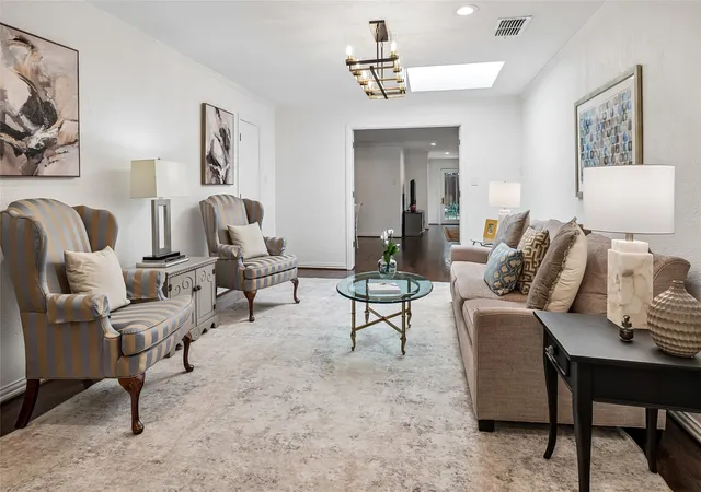 Photo 4 of Single family home for sale at 6236 Del Norte Ln, Dallas, TX 75225 | MLS# 21367320 | Listing updated on 2026-09-20