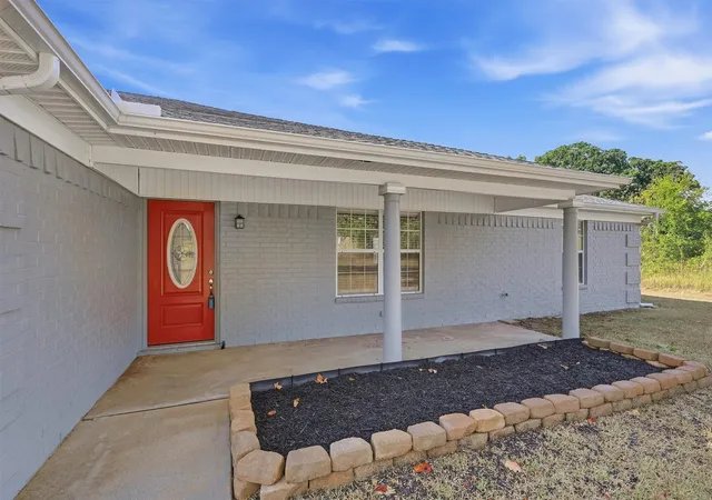 Photo 3 of Single family home for sale at 566 Mccraw Ln, Denison, TX 75021 | MLS# 21367324 | Listing updated on 2026-10-04