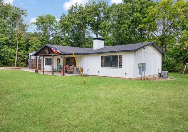 Photo 3 of Sale Pending at 37 Oxford Dr, Gordonville, TX 76245 | MLS# 21366416 | Listing updated on 2026-09-20