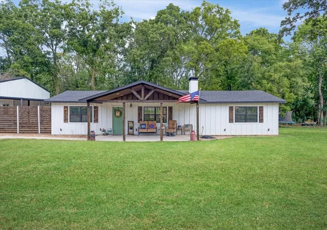 Photo 4 of Sale Pending at 37 Oxford Dr, Gordonville, TX 76245 | MLS# 21366416 | Listing updated on 2026-09-20