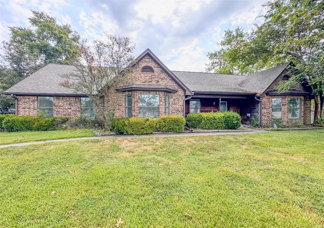 Photo 1 of Single family home for sale at 204 Briarwood St, Sulphur Springs, TX 75482 | MLS# 21362456 | Listing updated on 2026-09-19