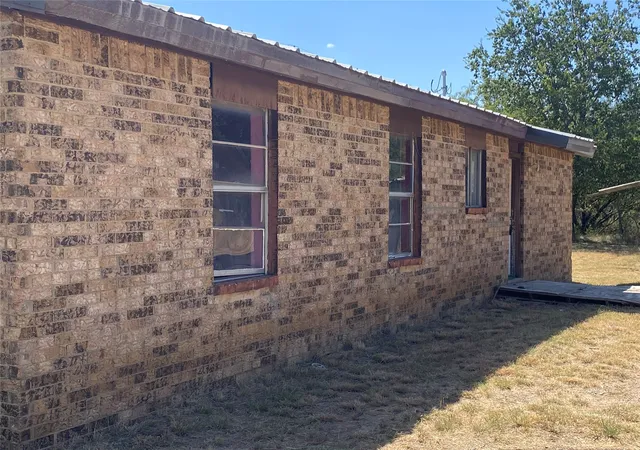 Photo 3 of Single family home for sale at 1415 Mountain St, Coleman, TX 76834 | MLS# 21366039 | Listing updated on 2026-08-24