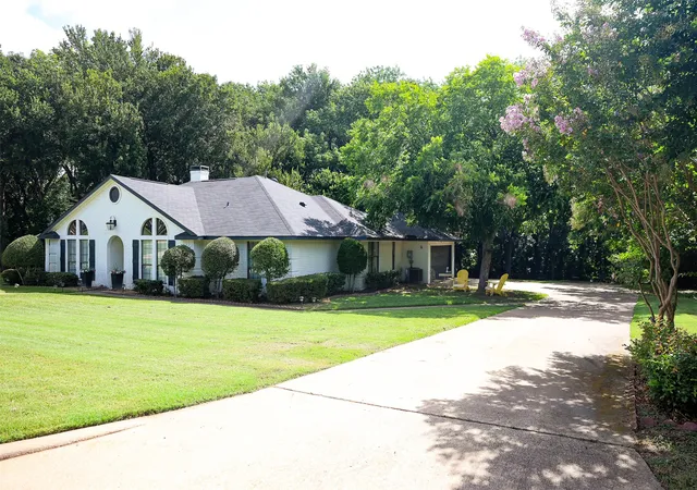 Photo 1 of Single family home for sale at 203 Covey Ln, Mc Kinney, TX 75071 | MLS# 21367194 | Listing updated on 2026-08-29
