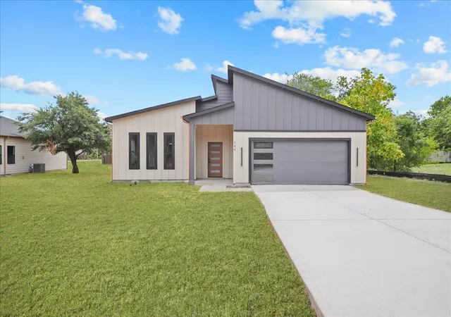 Photo 1 of Single family home for sale at 106 W Dogwood Trl, Fate, TX 75087 | MLS# 21349382 | Listing updated on 2026-09-21
