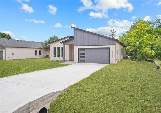 Photo 3 of Single family home for sale at 106 W Dogwood Trl, Fate, TX 75087 | MLS# 21349382 | Listing updated on 2026-09-21