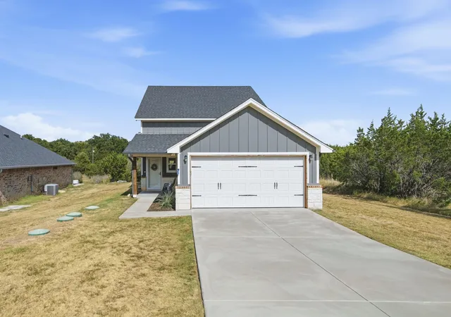 Photo 1 of Single family home for sale at 5101 Santa Fe St, Granbury, TX 76048 | MLS# 21365223 | Listing updated on 2026-10-06