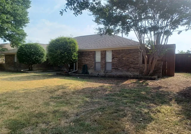 Photo 2 of Single family home for sale at 13114 Halwin Cir, Dallas, TX 75243 | MLS# 21367374 | Listing updated on 2026-08-23