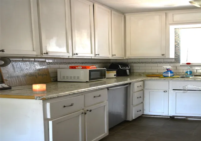 Photo 3 of Single family home for sale at 9040 Avalon Dr, Shreveport, LA 71118 | MLS# 21367068 | Listing updated on 2026-08-24