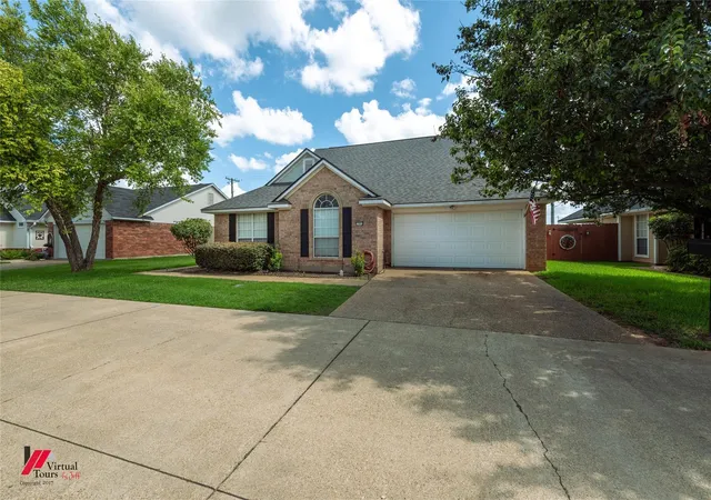 Photo 2 of Single family home for sale at 195 Kings Xing, Shreveport, LA 71105 | MLS# 21367217 | Listing updated on 2026-08-24