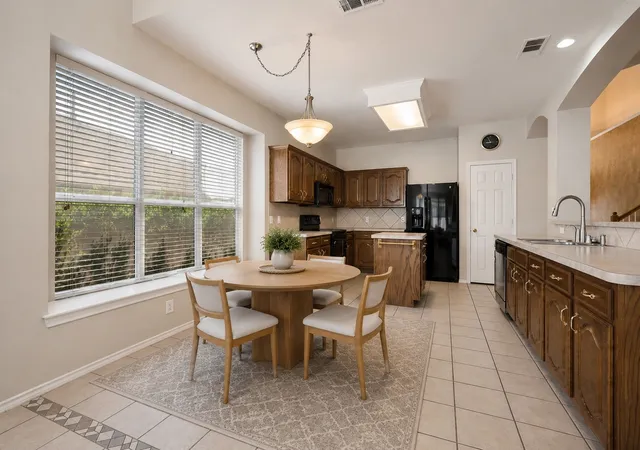 Photo 4 of Single family home for sale at 4205 Creek Falls Dr, Corinth, TX 76208 | MLS# 21363217 | Listing updated on 2026-08-30
