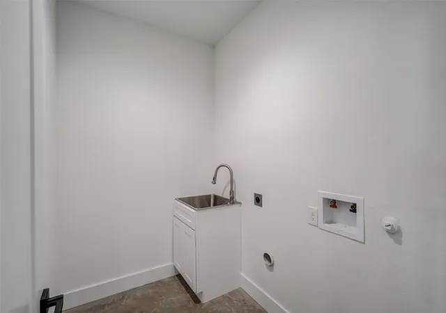Photo 4 of Single family home for sale at 1911 Bickers St, Dallas, TX 75212 | MLS# 21346949 | Listing updated on 2026-09-20