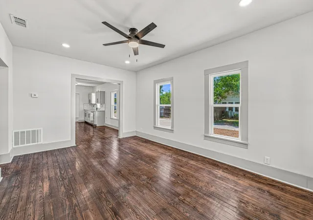 Photo 2 of Single family home for sale at 910 3rd St, Graham, TX 76450 | MLS# 21367400 | Listing updated on 2026-09-30