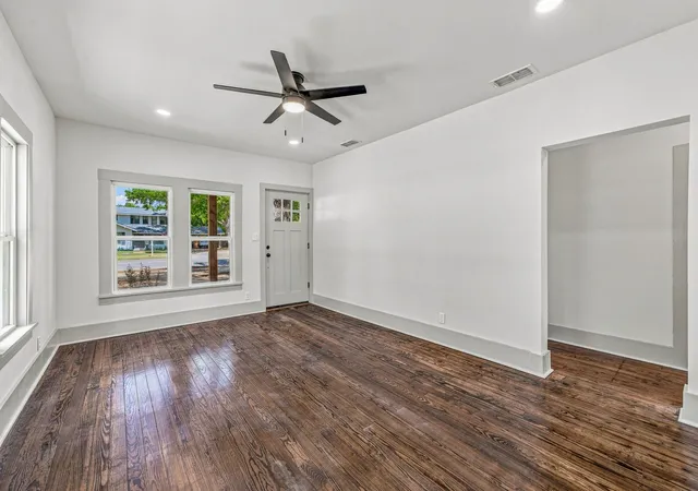 Photo 3 of Single family home for sale at 910 3rd St, Graham, TX 76450 | MLS# 21367400 | Listing updated on 2026-09-30