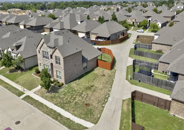 Photo 2 of Single family home for sale at 117 Melody Wy, Red Oak, TX 75154 | MLS# 21346422 | Listing updated on 2026-08-24