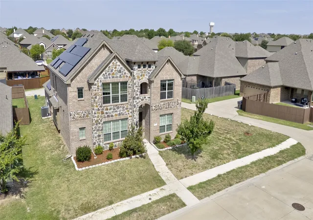 Photo 3 of Single family home for sale at 117 Melody Wy, Red Oak, TX 75154 | MLS# 21346422 | Listing updated on 2026-08-24