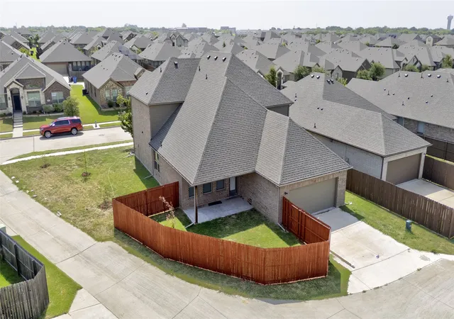Photo 3 of Single family home for sale at 117 Melody Wy, Red Oak, TX 75154 | MLS# 21346422 | Listing updated on 2026-10-07
