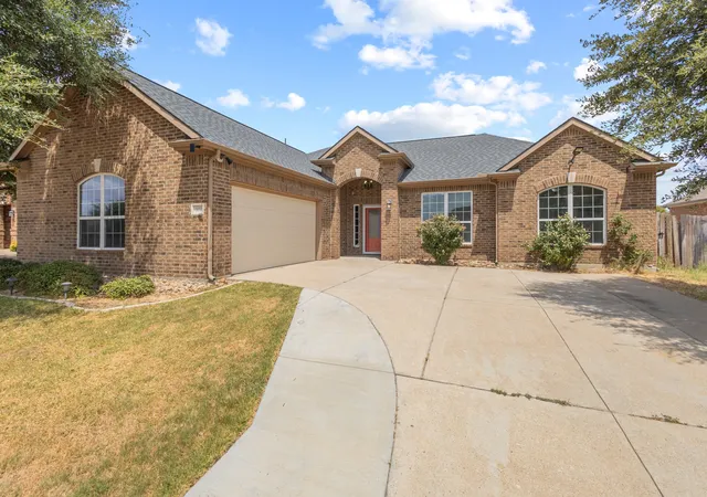 Photo 1 of Single family home for sale at 302 Kaylee Wy, Red Oak, TX 75154 | MLS# 21367459 | Listing updated on 2026-08-24