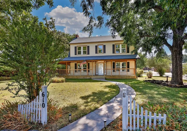 Photo 1 of Single family home for sale at 610 S Lee St, Valley View, TX 76272 | MLS# 21362255 | Listing updated on 2026-08-24