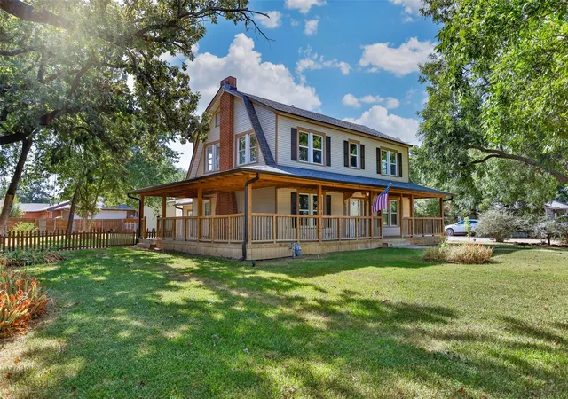 Photo 3 of Single family home for sale at 610 S Lee St, Valley View, TX 76272 | MLS# 21362255 | Listing updated on 2026-08-24