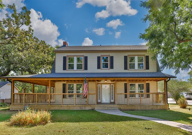 Photo 3 of Single family home for sale at 610 S Lee St, Valley View, TX 76272 | MLS# 21362255 | Listing updated on 2026-08-24