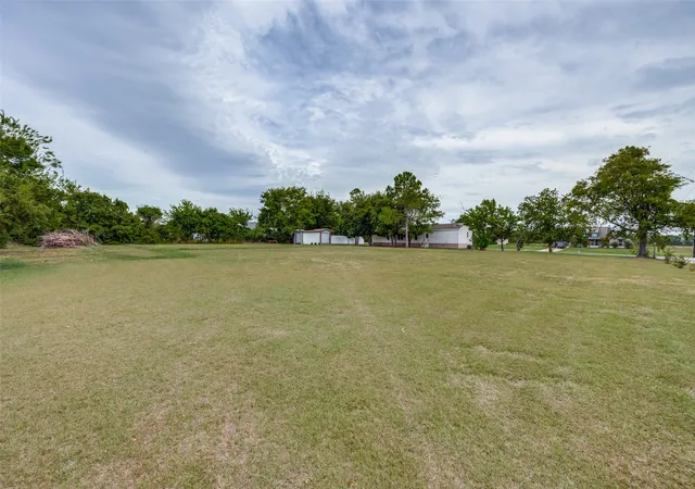 Photo 3 of Manufactured home for sale at 620 Pennell Rd, Sherman, TX 75090 | MLS# 21366890 | Listing updated on 2026-08-27