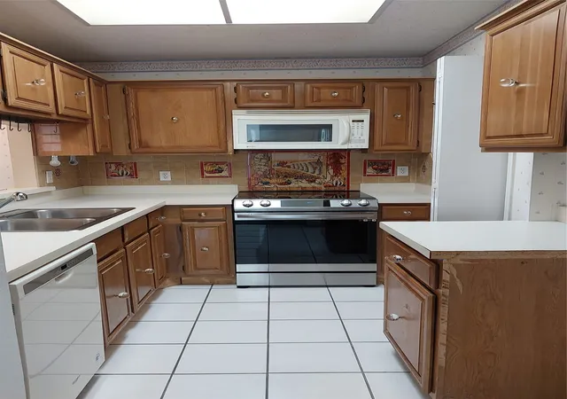 Photo 4 of Sale Pending at 3629 W Northgate Dr #137, Irving, TX 75062 | MLS# 21367273 | Listing updated on 2026-09-17