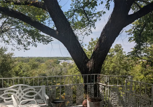 Photo 3 of Single family home for sale at 215 N Rivercrest Dr, Fort Worth, TX 76107 | MLS# 21367491 | Listing updated on 2026-08-24