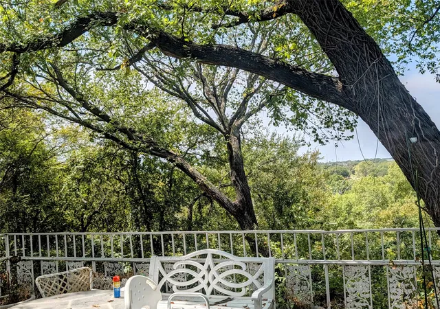 Photo 4 of Single family home for sale at 215 N Rivercrest Dr, Fort Worth, TX 76107 | MLS# 21367491 | Listing updated on 2026-08-24