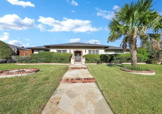 Photo 2 of Single family home for sale at 3015 Kensington Dr, Mesquite, TX 75150 | MLS# 21359483 | Listing updated on 2026-08-24