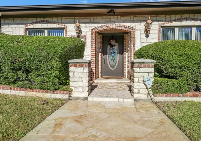 Photo 3 of Single family home for sale at 3015 Kensington Dr, Mesquite, TX 75150 | MLS# 21359483 | Listing updated on 2026-08-24