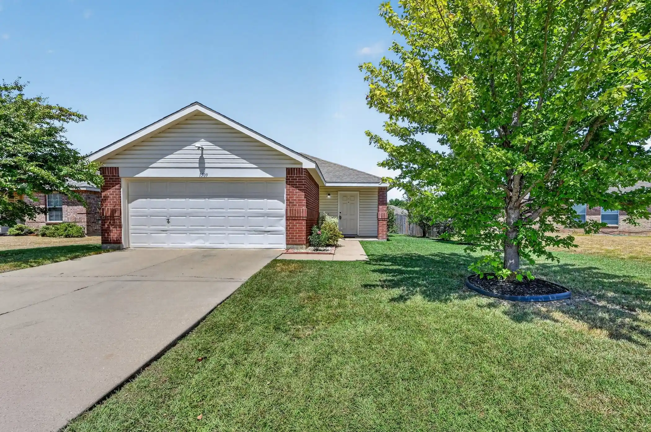 Single family home for sale at 1509 Castle Ridge Rd, Fort Worth, TX 76140 | MLS# 21367551
