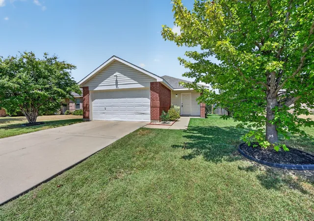 Photo 2 of Single family home for sale at 1509 Castle Ridge Rd, Fort Worth, TX 76140 | MLS# 21367551 | Listing updated on 2026-10-08
