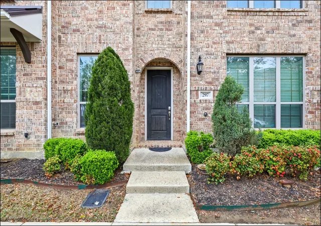 Photo 2 of Townhouse for sale at 297 Scotia St, Lewisville, TX 75056 | MLS# 21367566 | Listing updated on 2026-08-26