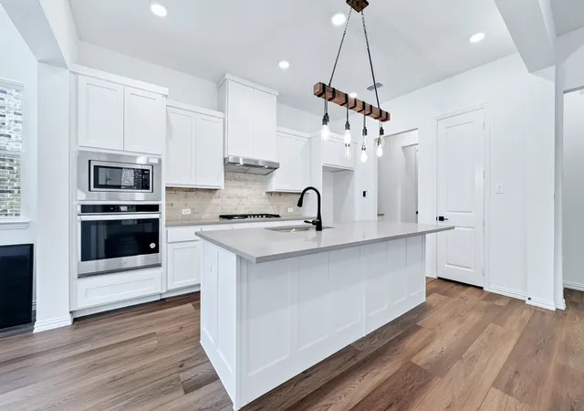 Photo 3 of Single family home for sale at 836 Utica Dr, Mc Kinney, TX 75069 | MLS# 21367414 | Listing updated on 2026-08-30