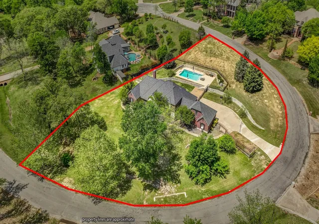 Photo 2 of Single family home for sale at 1555 Hunterglenn Dr, Aledo, TX 76008 | MLS# 21367206 | Listing updated on 2026-08-29