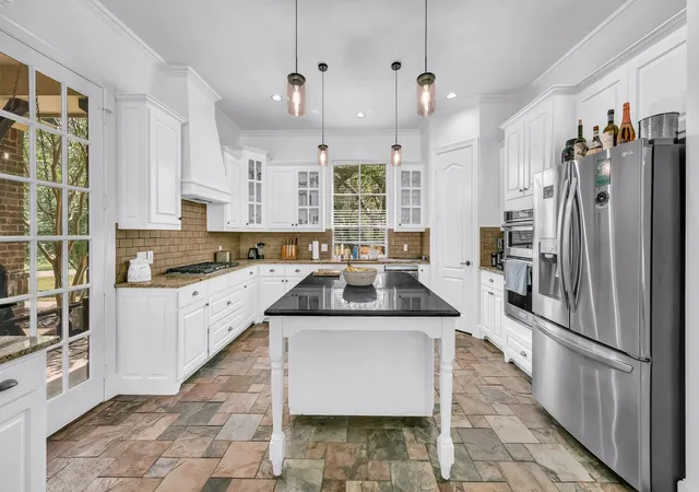 Photo 4 of Single family home for sale at 1555 Hunterglenn Dr, Aledo, TX 76008 | MLS# 21367206 | Listing updated on 2026-10-01