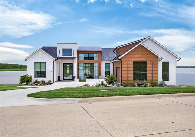 Photo 3 of Single family home for sale at 1141 Beacon Shore Rd, Kemp, TX 75143 | MLS# 21365349 | Listing updated on 2026-09-05