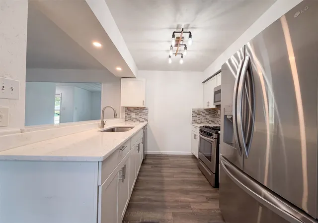 Photo 2 of Single family home for sale at 1805 Brookview Dr, Arlington, TX 76010 | MLS# 21367644 | Listing updated on 2026-10-09