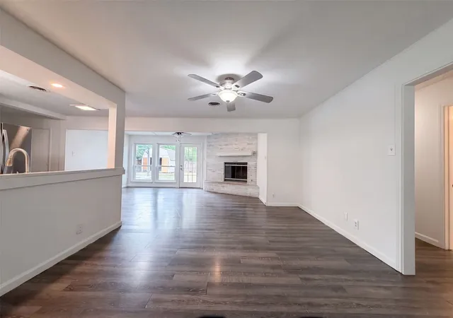 Photo 3 of Single family home for sale at 1805 Brookview Dr, Arlington, TX 76010 | MLS# 21367644 | Listing updated on 2026-10-09