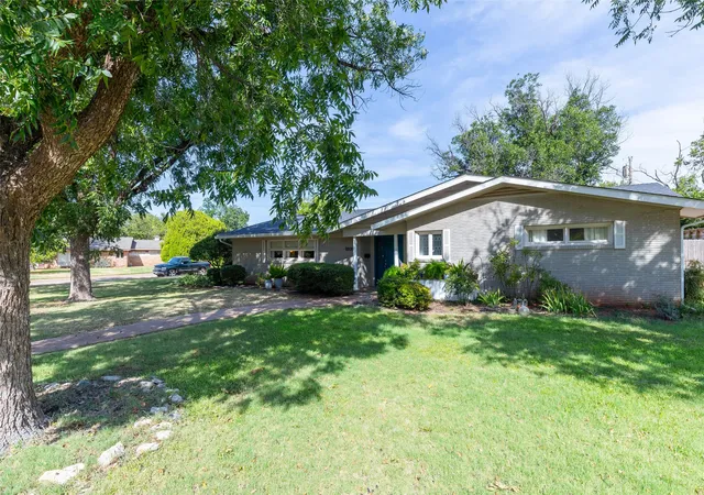 Photo 2 of Single family home for sale at 1801 Sylvan Dr, Abilene, TX 79605 | MLS# 21362672 | Listing updated on 2026-10-07