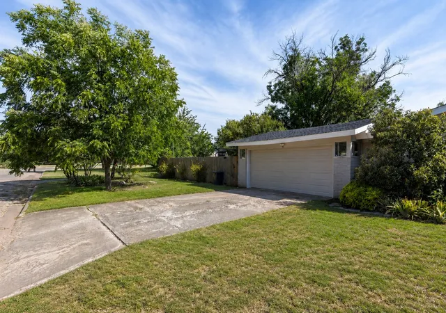Photo 3 of Single family home for sale at 1801 Sylvan Dr, Abilene, TX 79605 | MLS# 21362672 | Listing updated on 2026-10-07