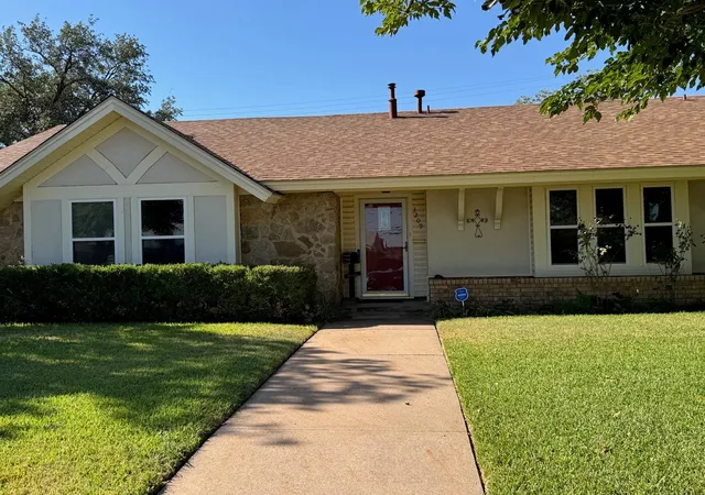 Photo 2 of Sale Pending at 3209 Santa Monica Dr, Abilene, TX 79605 | MLS# 21366447 | Listing updated on 2026-09-17