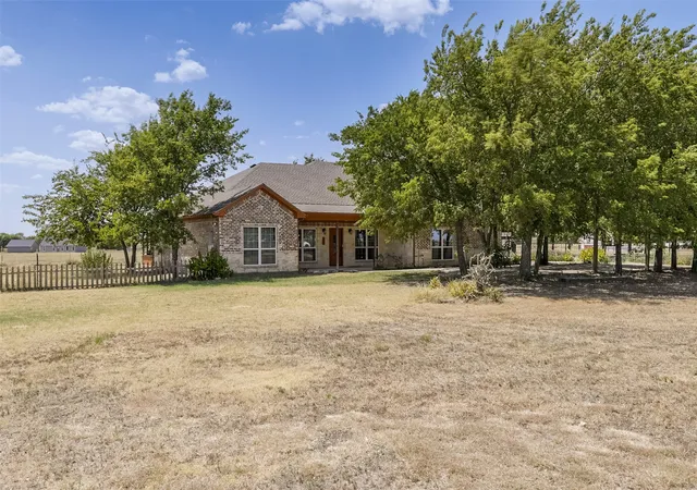 Photo 1 of Single family home for sale at 401 Carter Rd, Italy, TX 76651 | MLS# 21367504 | Listing updated on 2026-10-07
