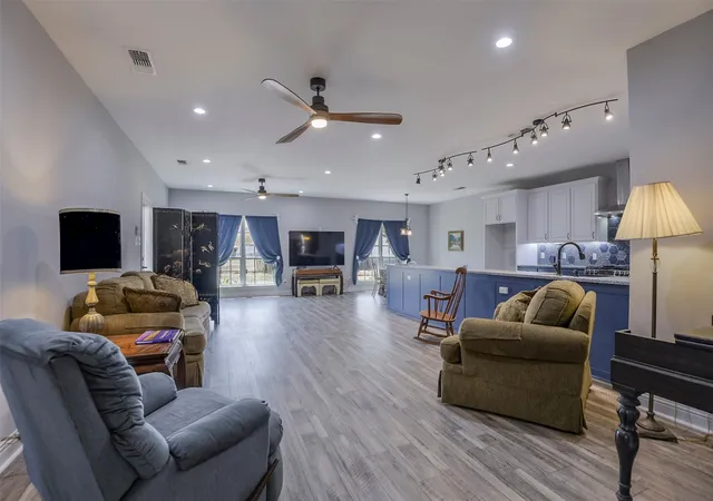 Photo 4 of Single family home for sale at 401 Carter Rd, Italy, TX 76651 | MLS# 21367504 | Listing updated on 2026-10-07