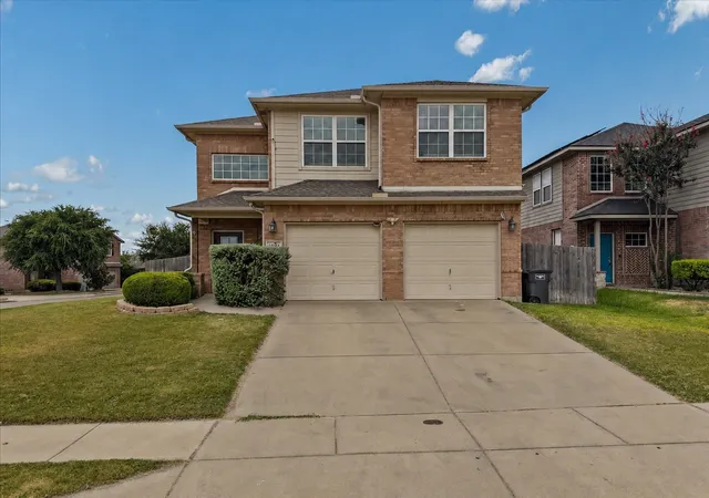 Photo 1 of Sale Pending at 5701 Parkview Hills Ln, Fort Worth, TX 76179 | MLS# 21367385 | Listing updated on 2026-10-07