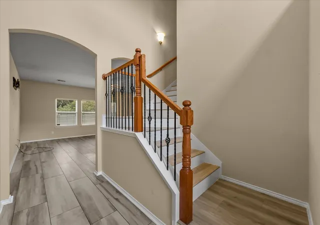 Photo 3 of Sale Pending at 5701 Parkview Hills Ln, Fort Worth, TX 76179 | MLS# 21367385 | Listing updated on 2026-10-07