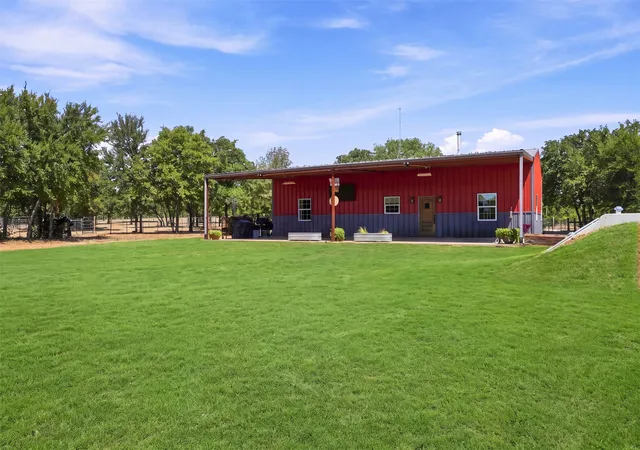 Photo 2 of Single family home for sale at 1000 Middleton Rd, Weatherford, TX 76088 | MLS# 21367422 | Listing updated on 2026-08-24